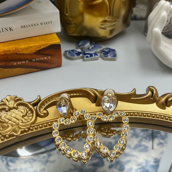 🆕 OSCAR DE LA RENTA 🧿 Crystal Heart Earrings 🪬 - Picture 3 of 16